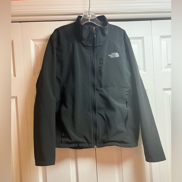 The North Face Men’s WindWall Softshell Jacket – Black, Size Medium.